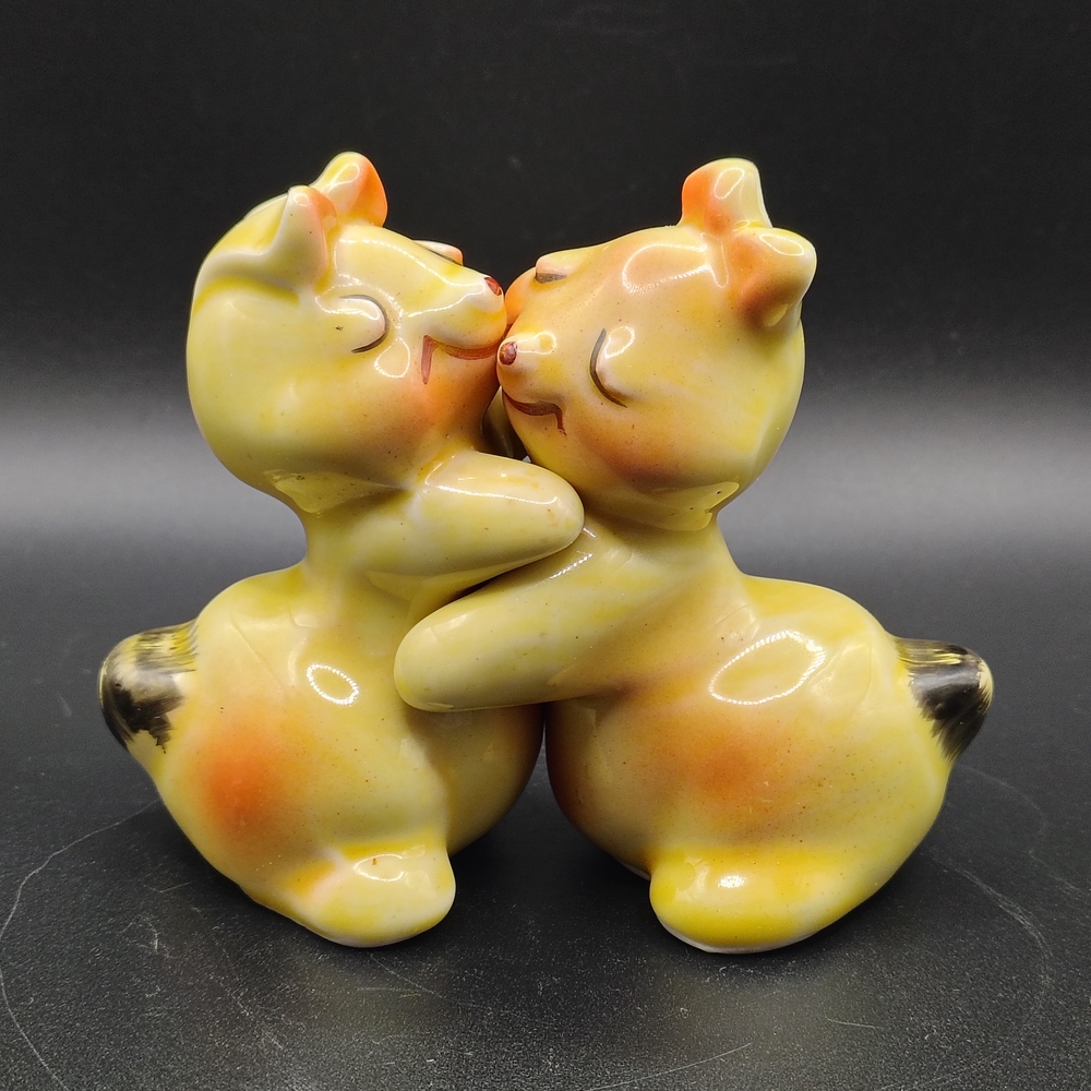 Vintage Van Tellingen Hugging Bunny Shakers